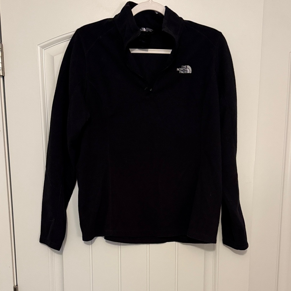 The North Face Classic Black Fleece Pullover